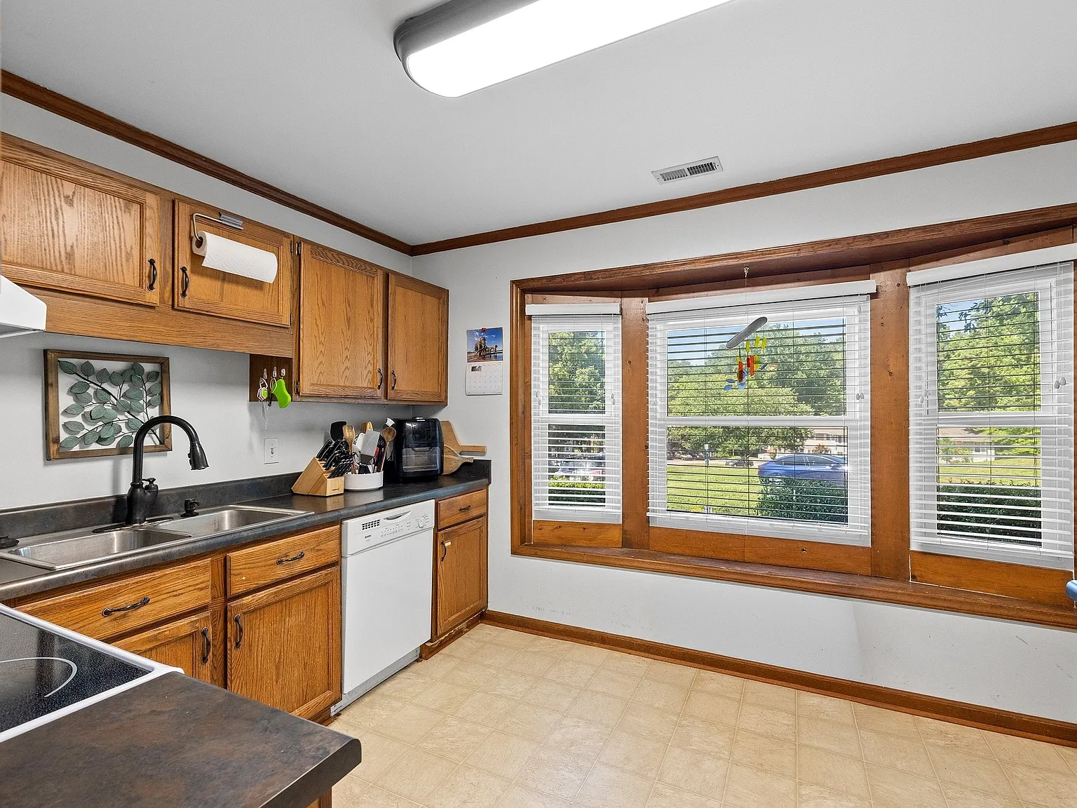 2 bed, 1325 sqft, $1,800 — Photo 2