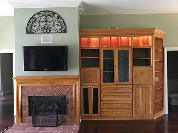 5th image of 112 Woodlands Glen Cir