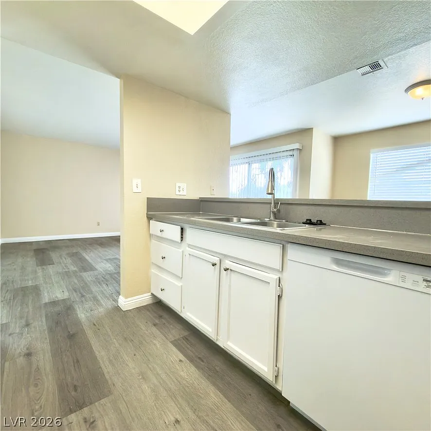 2 bed, 2.0 bath, 1038 sqft, $1,595 — Photo 3