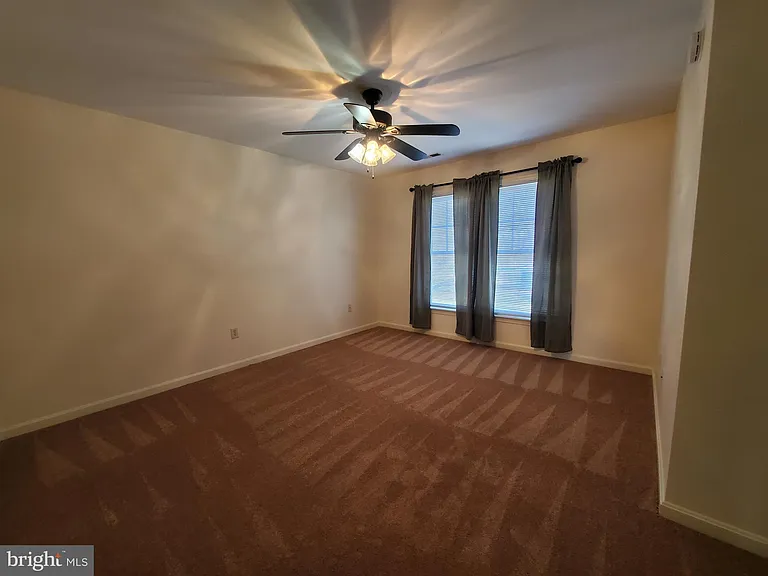 218 E North St — Photo 19