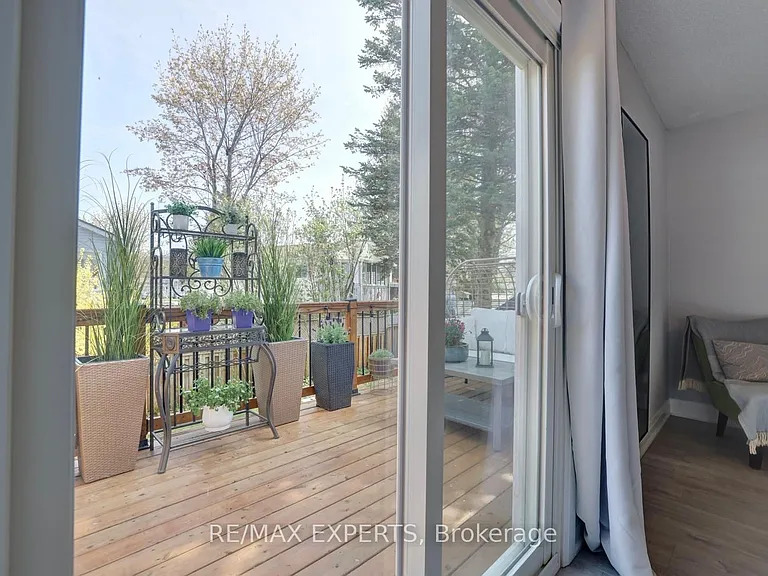 72 Donald Cres — Photo 23