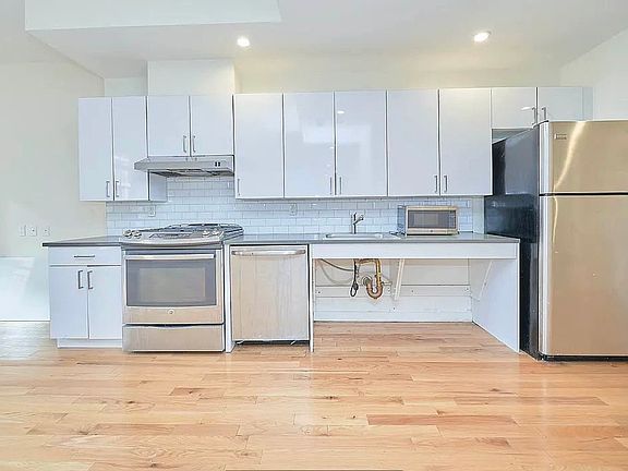4th image of 2211 3rd Ave APT 5D