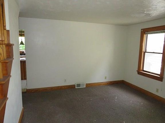 3rd image of 108 Cameron Ave