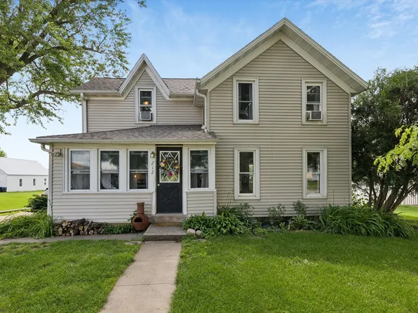 212 Main St, Delmar, IA 52037