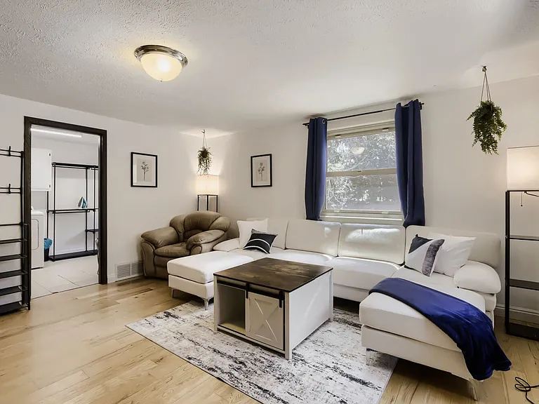 329 Chinook Ave — Photo 1