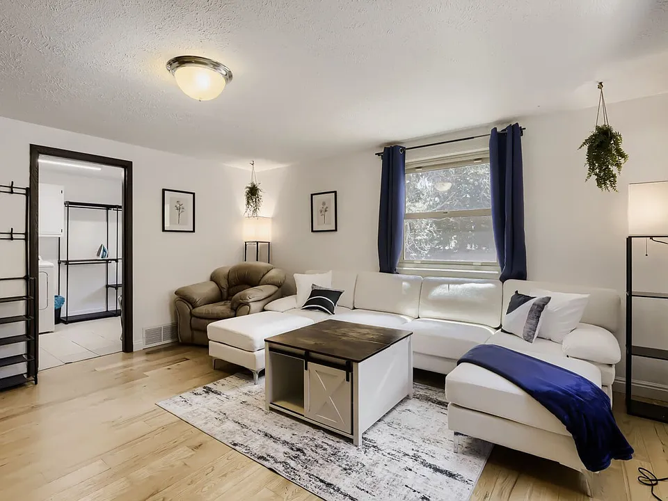 329 Chinook Ave