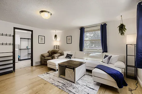 329 Chinook Ave Photo 1
