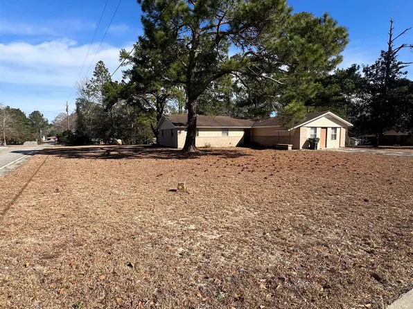 602 E James St, Claxton, GA 30417