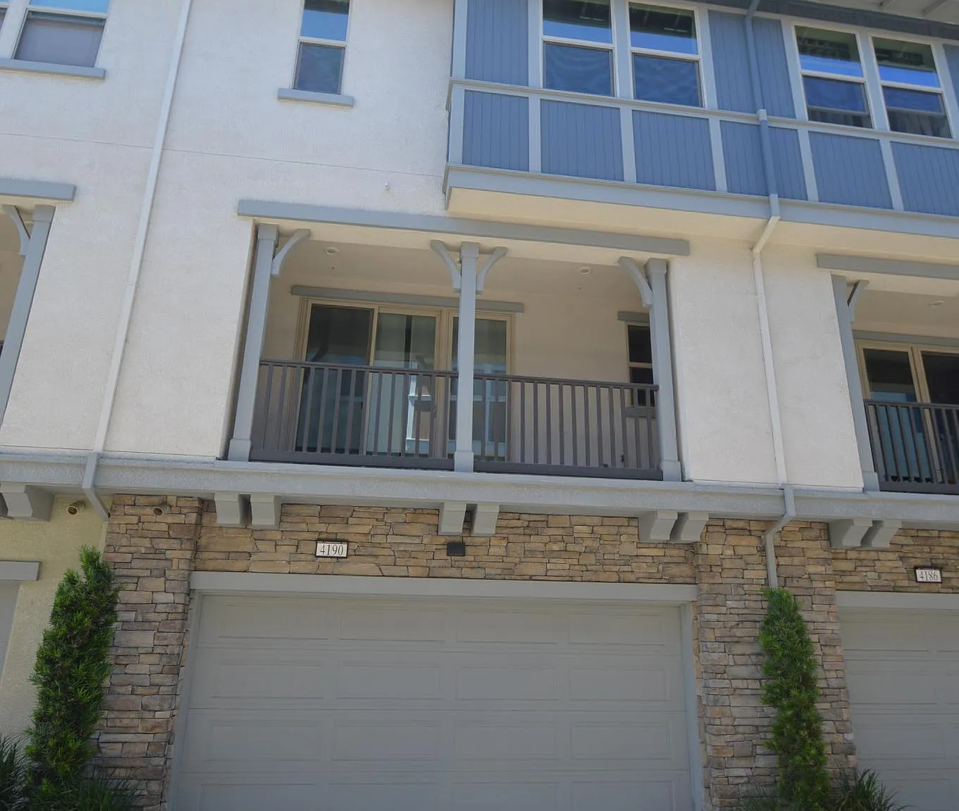3 bed, 3.5 bath, 1949 sqft, $4,000 — Photo 2
