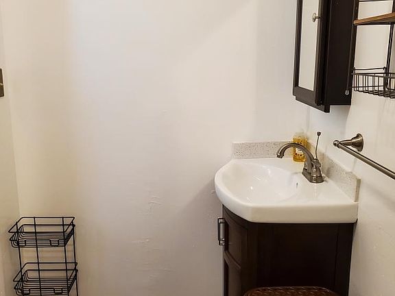 3rd image of 1106 W Churchill St