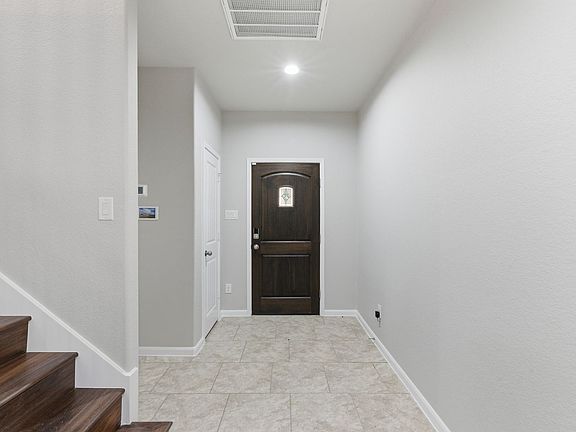 4th image of 1611 N City Oaks Ln