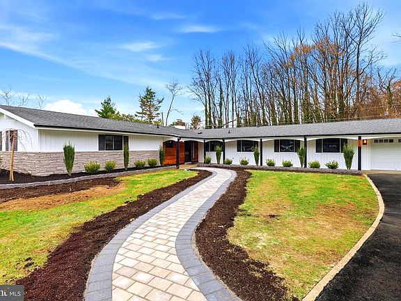 2nd image of 313 Cherry Hill Blvd