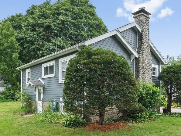 80 Bruce Rd, Waltham, MA 02453