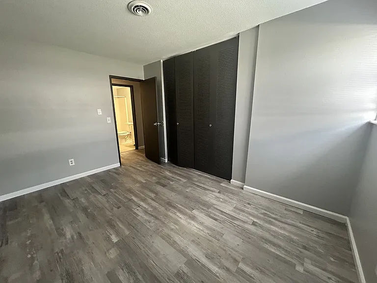 Secor Flats — Photo 53