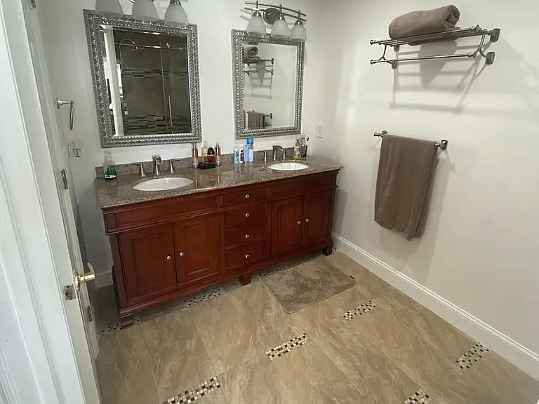 1196 Oxford Ln #1196 — Photo 9