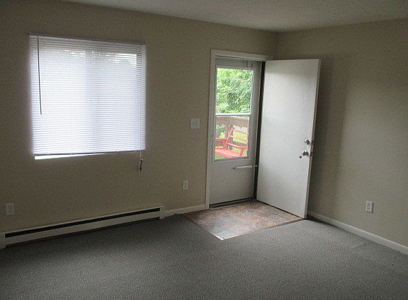 4th image of 1101 McCartney St