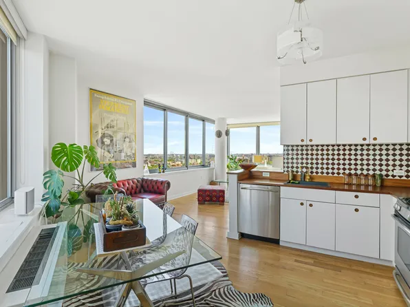 230 Ashland Place image 3 of 11