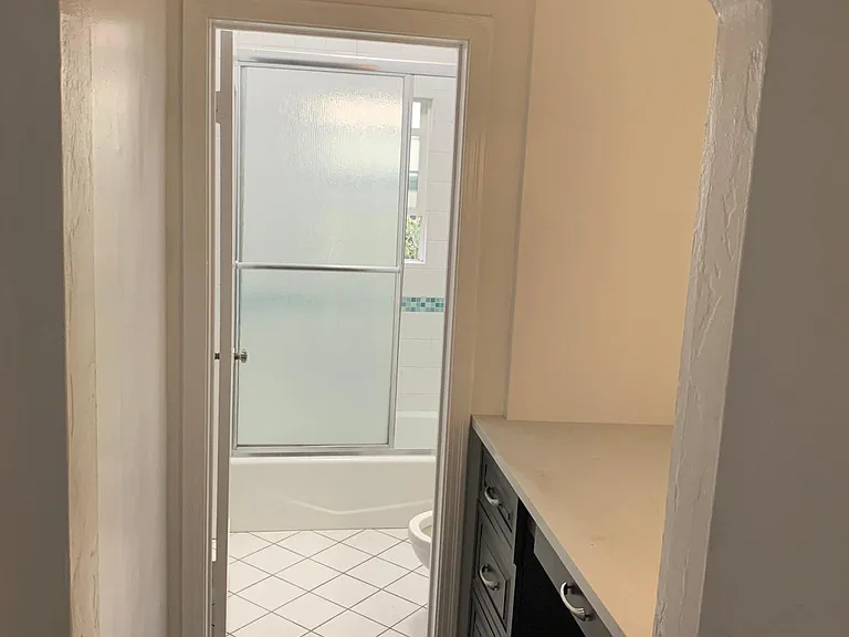 138 N Clark Dr #C — Photo 10