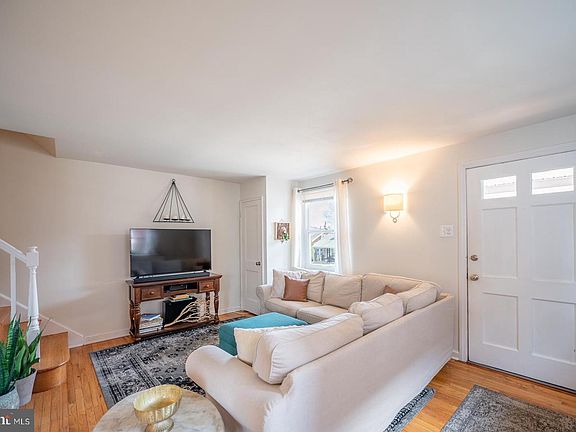 4th image of 127 Price St