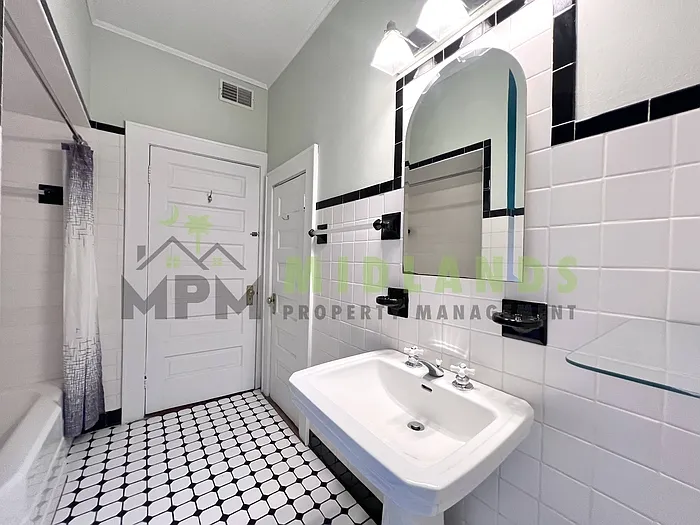 2417 Clark St — Photo 39