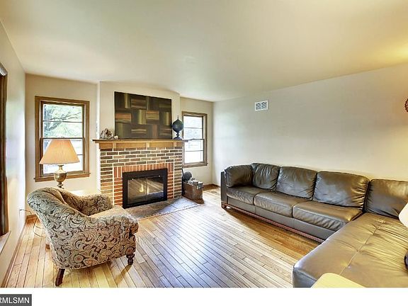4th image of 300 Park St E