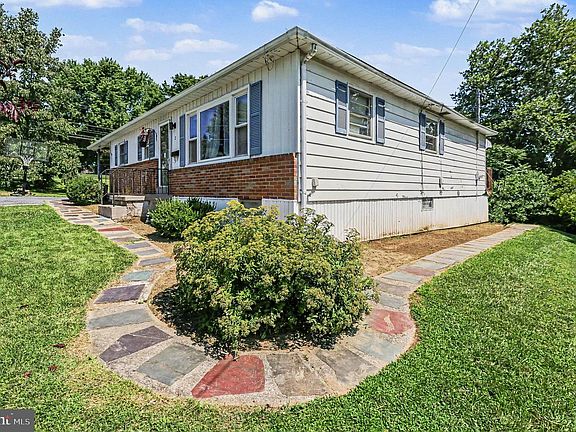 3rd image of 2 Hunter Ln