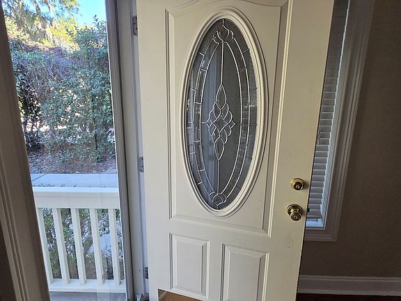 2nd image of 40 Gold Oak Dr