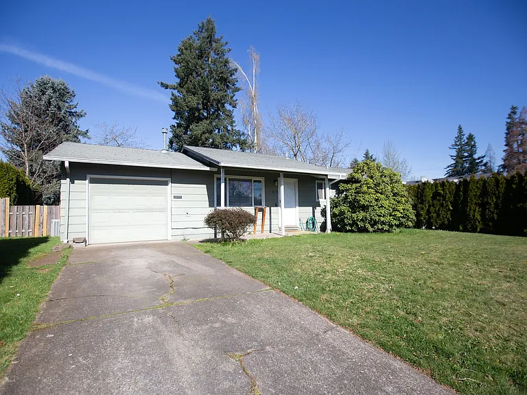 375 Sycamore Ave — Photo 2