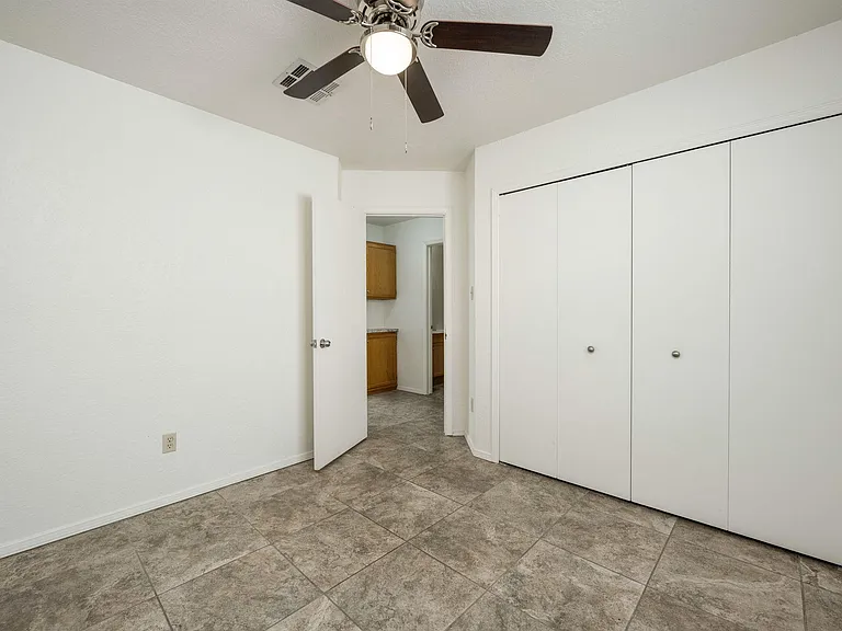 2136 Pioneer Ave — Photo 11