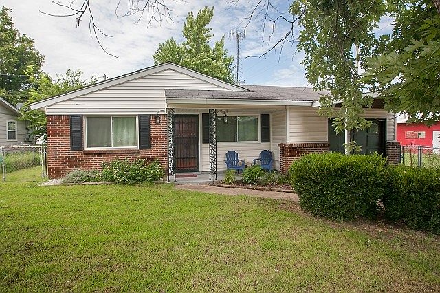 Lovely 3 bed 1 bath brick home