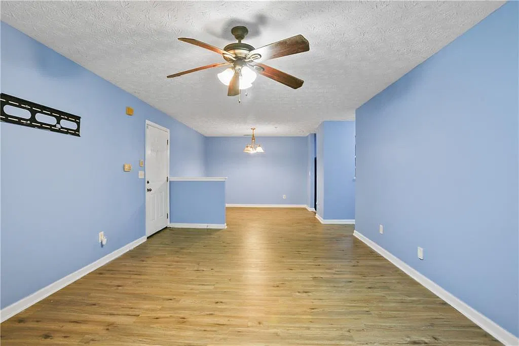 3 bed, 2.0 bath, 1292 sqft, $1,800 — Photo 4