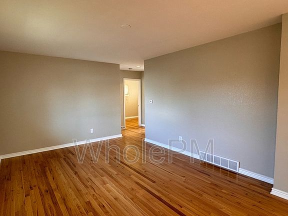 4th image of 3460 W Amherst Ave
