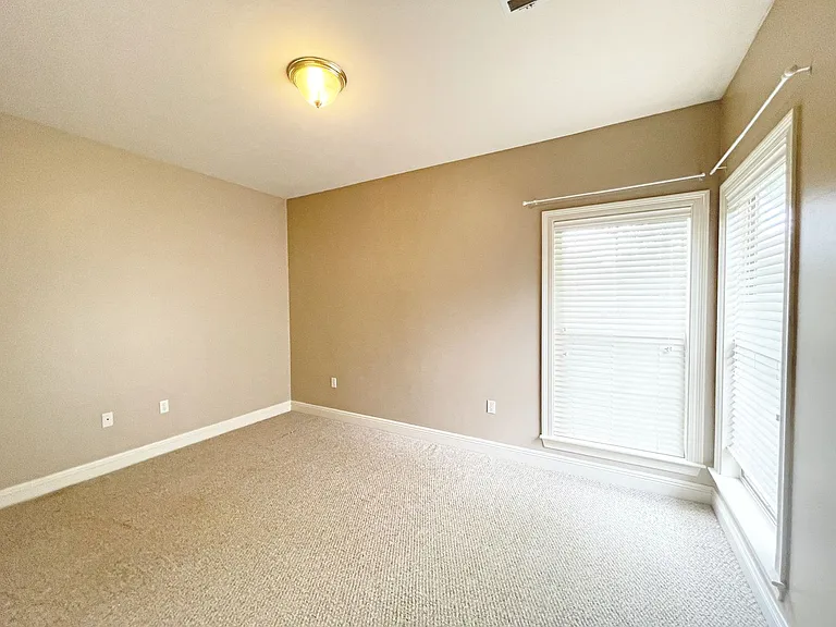 10362 Hillmont Ave — Photo 8