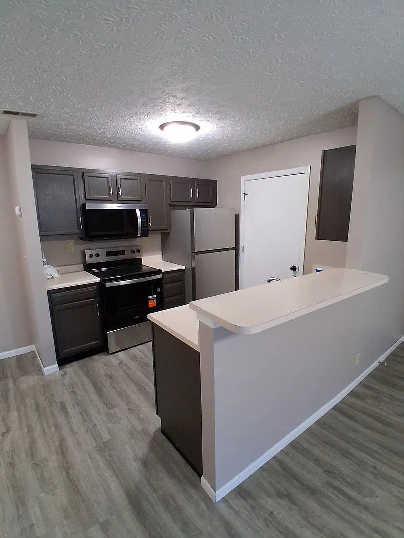 10 Bridgewater Ct — Photo 2