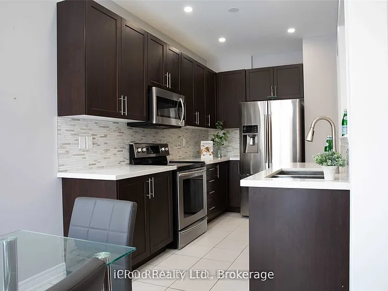 5 Chesterwood Cres — Photo 5