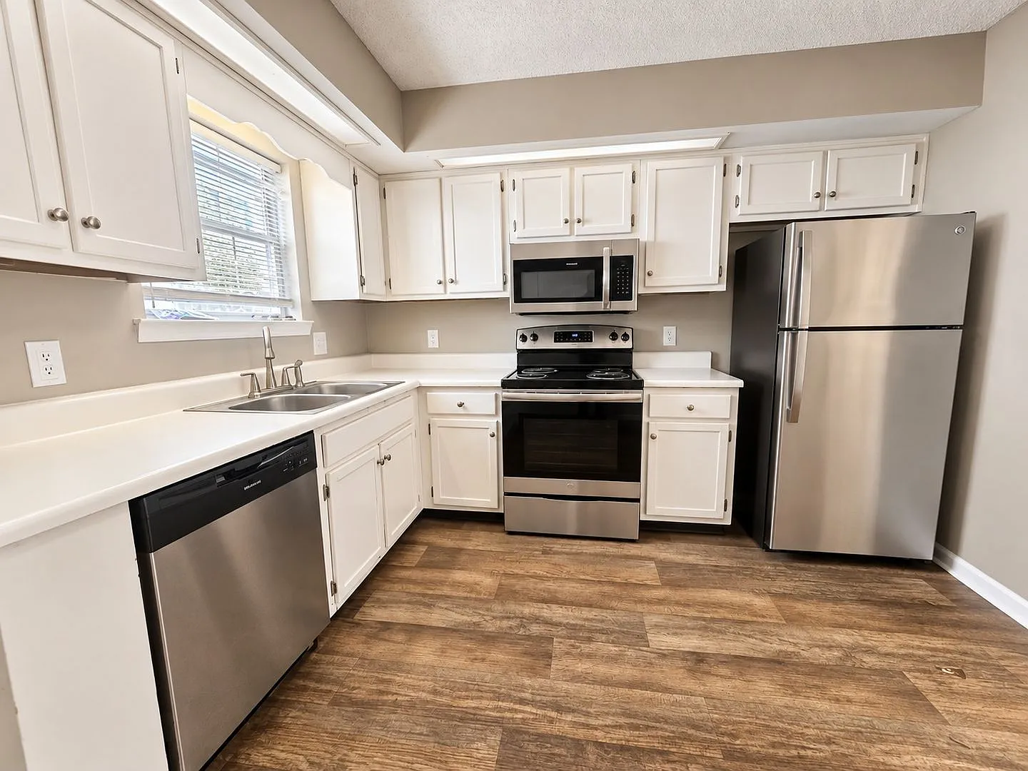 2 bed, 1.5 bath, $1,195 — Photo 1