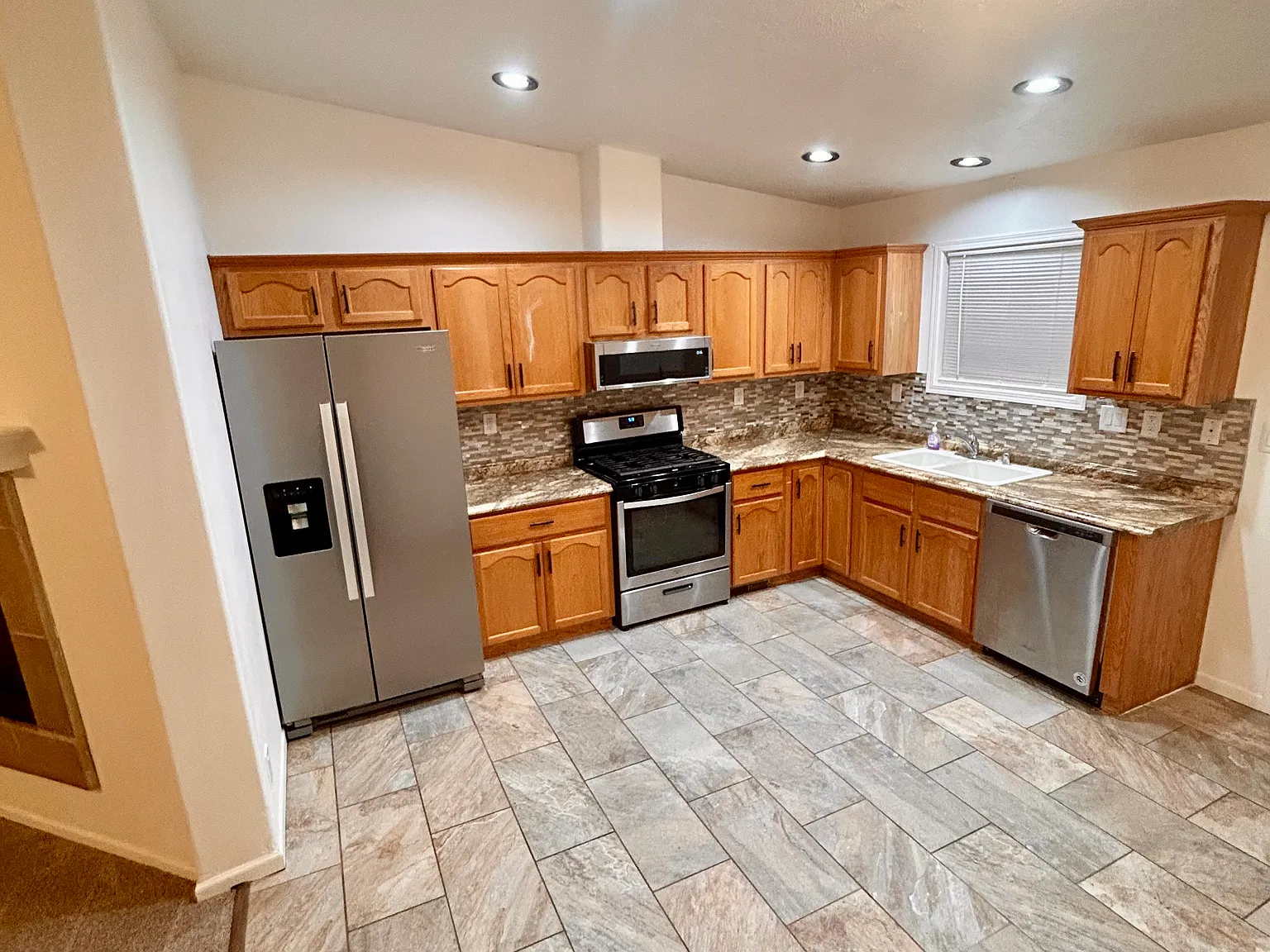 3 bed, 1192 sqft, $1,750 — Photo 3