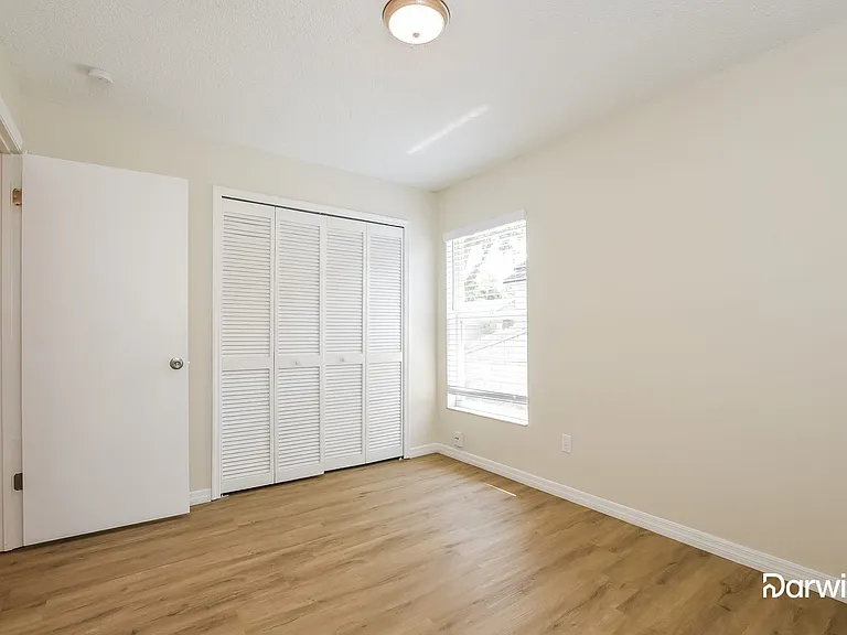 151 Lakebreeze Cir — Photo 9