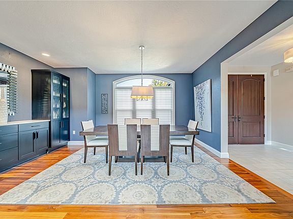4th image of 221 Grandview Dr