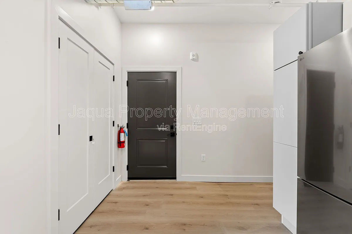 Building Photo - 266 E Michigan Ave #303