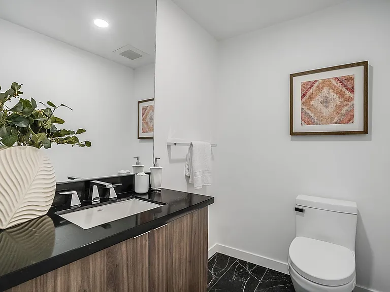 1021 S Shenandoah St — Photo 13