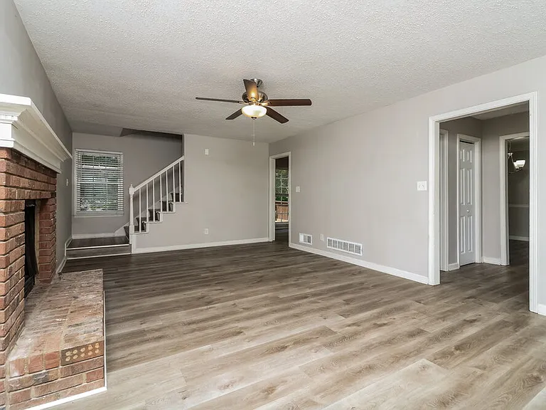 2981 Sutton Dr SW — Photo 8
