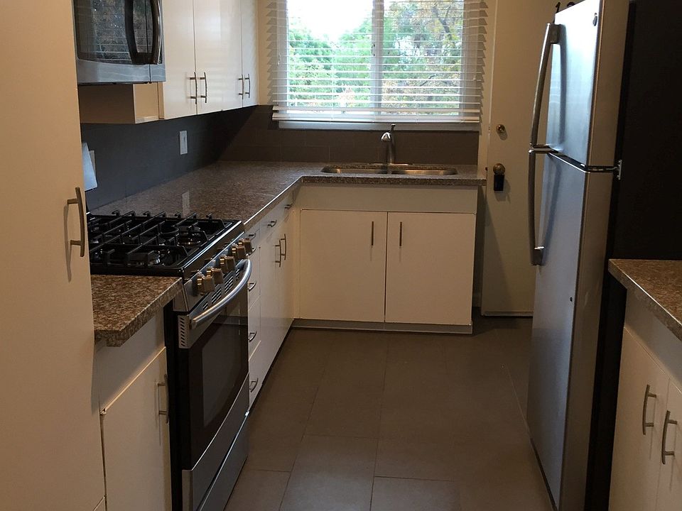 2nd image of 118 E Sola St #122