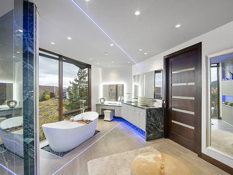 Bed 1: Primary suite bathroom
Shower , tub and private WC
door leads to walk in closet with W/D