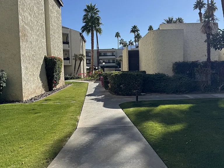 S Camino Real — Photo 18