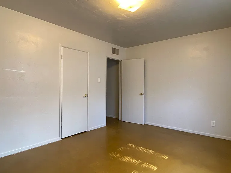 1014 W 17th Pl — Photo 16