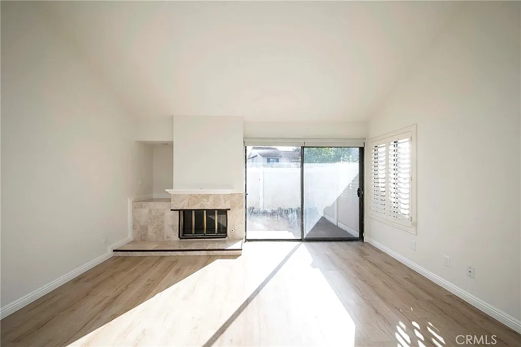 2 bed, 2.5 bath, 1238 sqft, $3,200 — Photo 3
