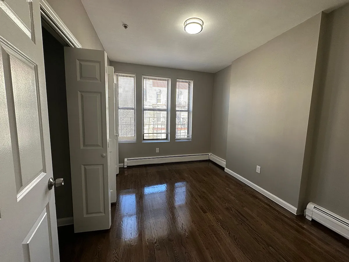 Building Photo - 165 W 48th St #4