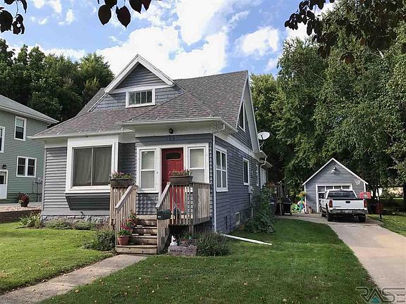 2nd image of 105 E Barck Ave