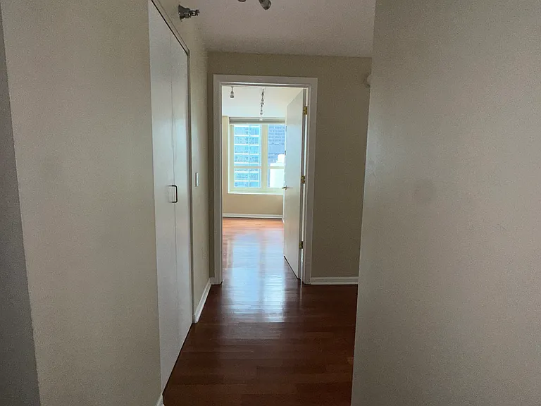 345 N La Salle Dr #2006 — Photo 8